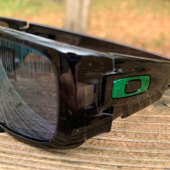 SOLD! OAKLEY SUNGLASSES for men black with green jade lenses BRAND NEW IN BOX! - Picture 1 of 13